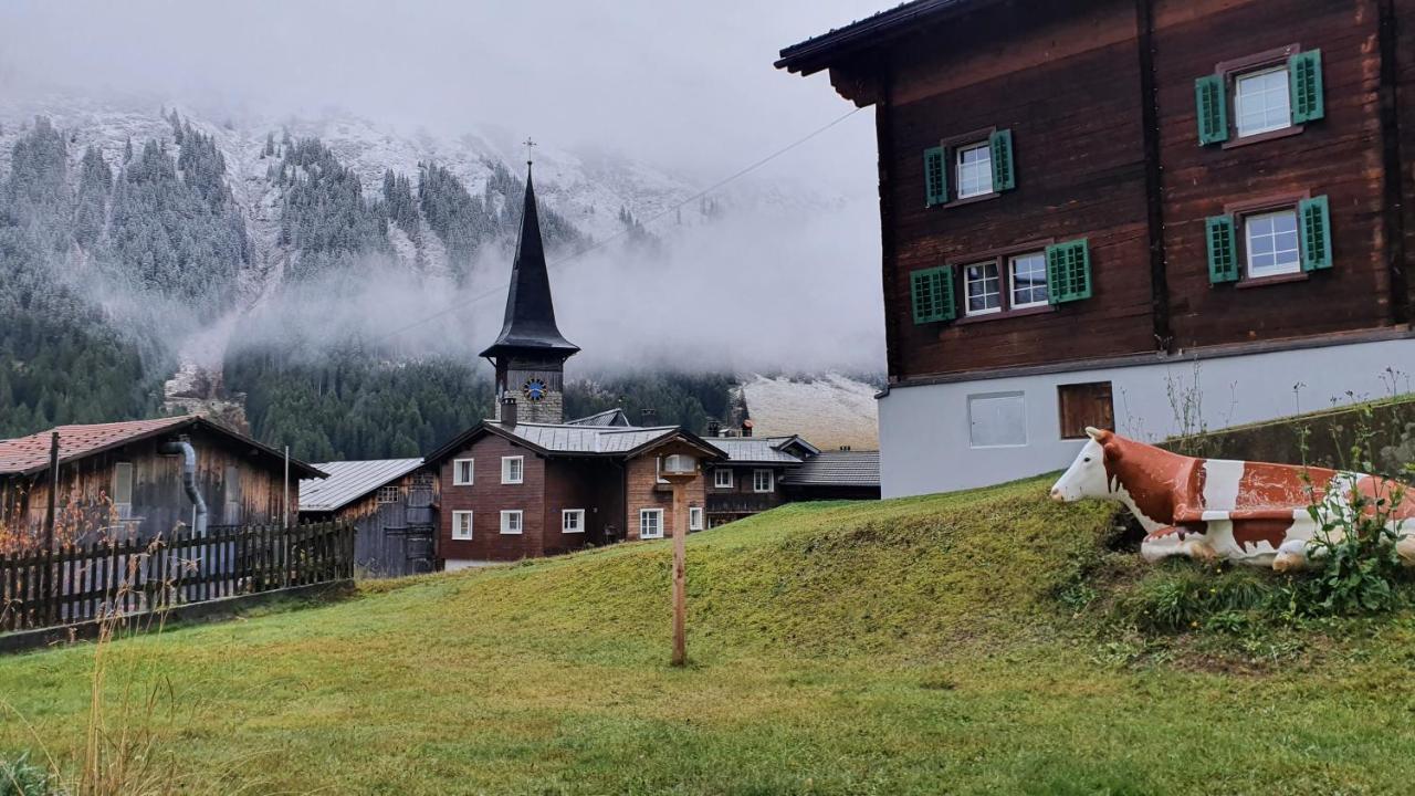 Yeti Lodge Sedrun Buitenkant foto