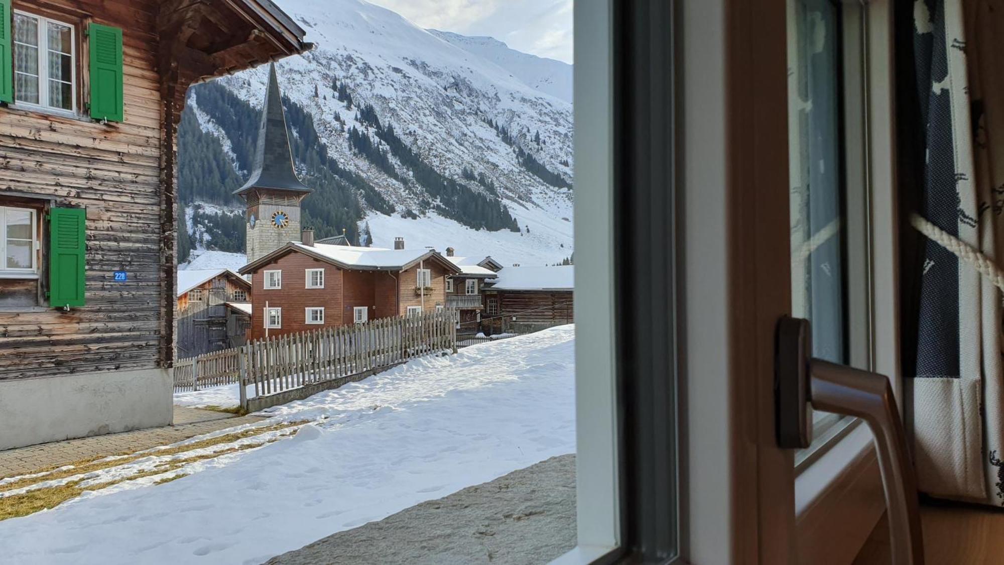 Yeti Lodge Sedrun Kamer foto